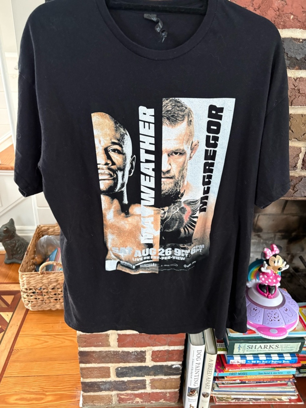 Mayweather McGregor tshirt  XL